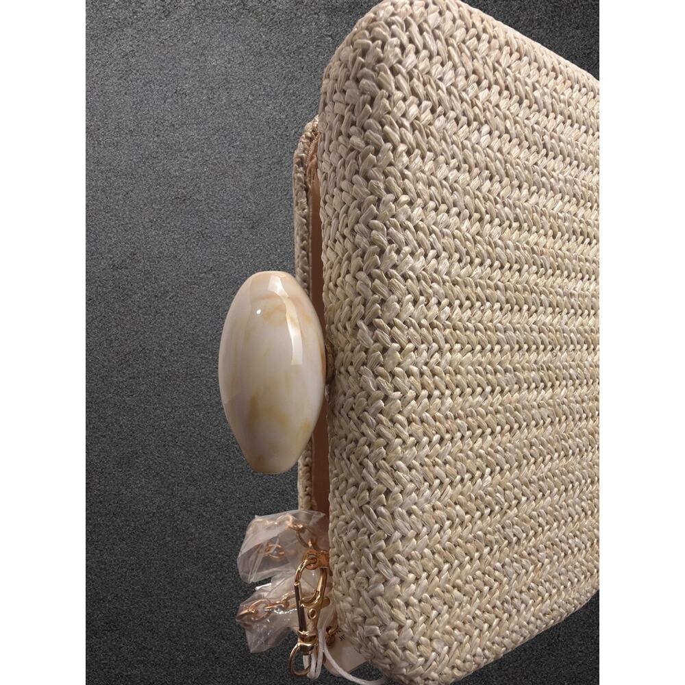 Urban Expressions Beige Clutch w/ Clasp & Detachable Gold Chain Strap - Picture 4 of 12